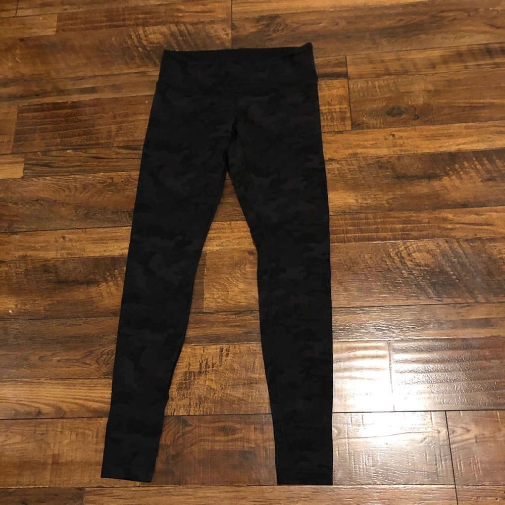 Black Camo lululemon wunder under size 8